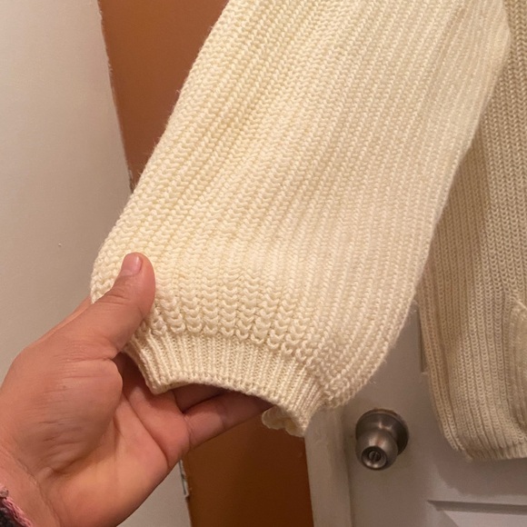 Cozy Cream Knit Sweater - Picture 4 of 13